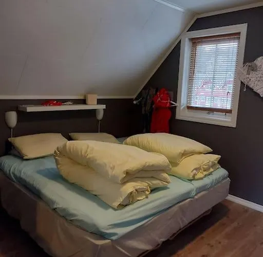 Rorbu I Austevoll Med 3 Soverom Og Mulighet For Batleie Semesterbostad