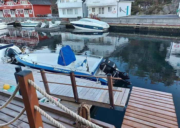 Rorbu I Austevoll Med 3 Soverom Og Mulighet For Batleie * Kolbeinsvik