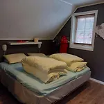 Rorbu I Austevoll Med 3 Soverom Og Mulighet For Batleie Tatil Evi