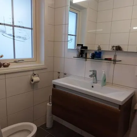 Rorbu I Austevoll Med 3 Soverom Og Mulighet For Batleie Holiday home *