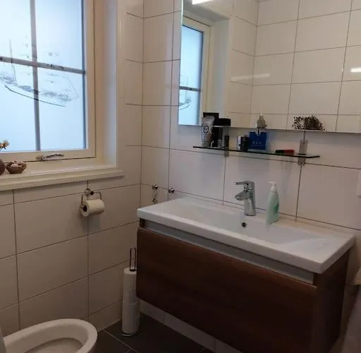 Rorbu I Austevoll Med 3 Soverom Og Mulighet For Batleie Vakantiehuis *