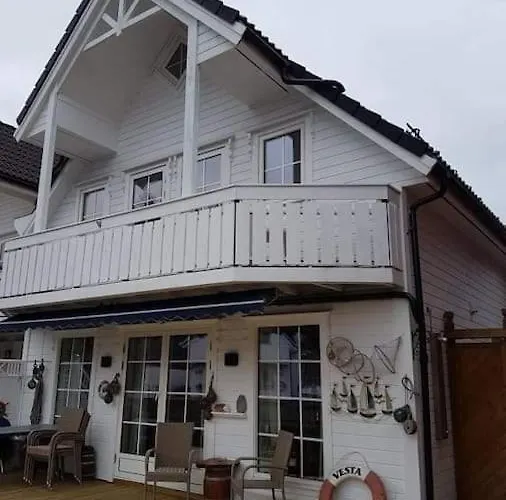 Rorbu I Austevoll Med 3 Soverom Og Mulighet For Batleie Vakantiehuis *